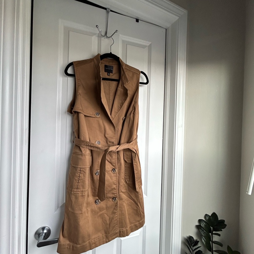 Sleeveless Tan Trench Coat XS